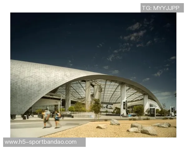 武汉体育中心改建为八万座专业球场助力城市体育发展与赛事承办